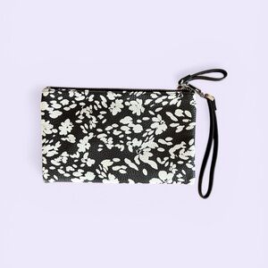 NWOT  Floral Wristlet
